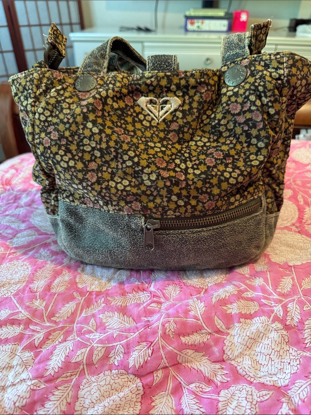 Vintage Y2K Roxy Floral Canvas Shoulder Bag in Olive Green and Pink